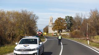 Jošani: Tri osobe poginule u frontalnom sudaru između dva automobila Jošani: Tri osobe poginule u frontalnom sudaru između dva automobila