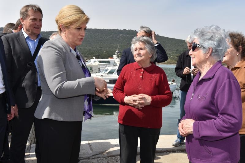 Predsjednica Grabar Kitarović posjetila otok Ist. Foto: Dino Stanin/PIXSELL