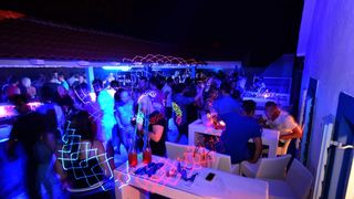 Subotnja zabava u Noštromo i Vagabundo barovima na Viru ; foto Iva Perinčić