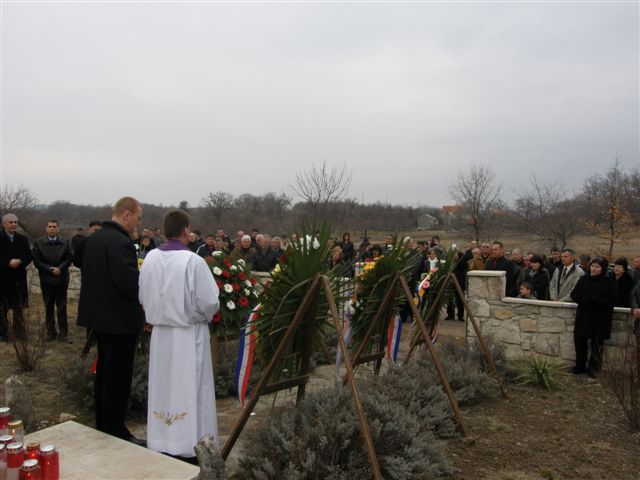 Polaganje vijenaca u spomen na žrtve Medviđe Polaganje vijenaca u spomen na žrtve Medviđe