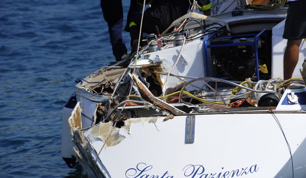 Primosten, 160811.
Kod otoka Maslinovik oko 12 sati doslo je do sudara  jedrilice Santa Pazienza i glisera kojim je upravljao zagrebacki poduzetnik Tomislav Horvatincic,  pri cemu su poginuli muskarac i zena sa jedrilice. 
Na slici: Na novoj rivi u Primos