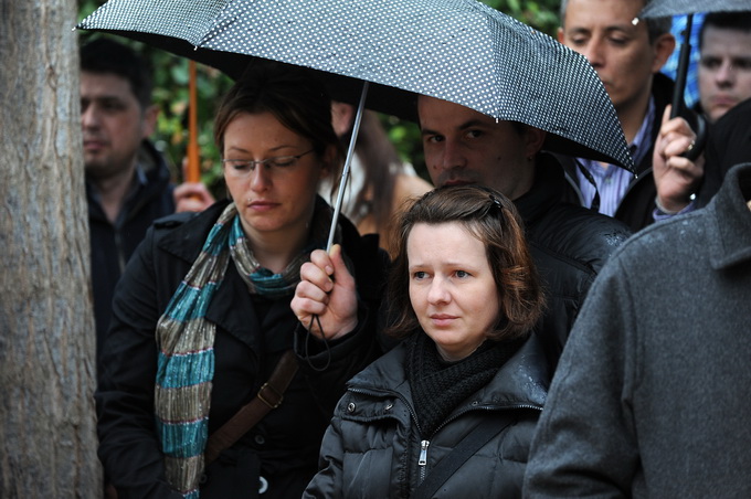 Zadar, 300313.
Sprovod djevojcice Nore Situm koja je prosli tjedan preminula u bolnici u Philadelphiji nakon duge i teske bolesti, odrzao se danas na gradskom groblju u Zadru. Na sprovodu je bilo nekoliko stotina ljudi, obitelji i prijatelja.
Na fotografi Zadar, 300313.
Sprovod djevojcice Nore Situm koja je prosli tjedan preminula u bolnici u Philadelphiji nakon duge i teske bolesti, odrzao se danas na gradskom groblju u Zadru. Na sprovodu je bilo nekoliko stotina ljudi, obitelji i prijatelja.
Na fotografi