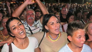 Virsko ljeto 2016: Tomislav Bralić i klapa Intrade oduševili 12 tisuća obožavatelja na virskoj rivi Virsko ljeto 2016: Tomislav Bralić i klapa Intrade oduševili 12 tisuća obožavatelja na virskoj rivi