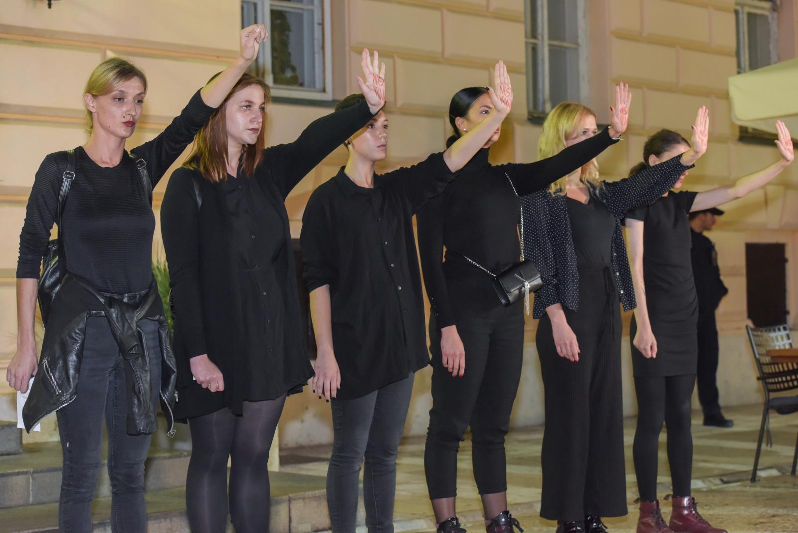 Klub studenata Antifijaka organizirao mirni prosvijed ispred Županijskog suda u Zadru