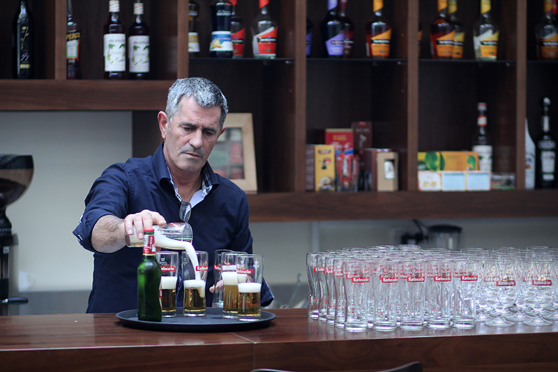 Restoran Atriji na Poluotoku. Karlovacka pivovara organizirala je degustaciju domaceg i stranog piva iz svog portfelja, te portfelja Heineken-a. Foto-SAŠA ČUKA Restoran Atriji na Poluotoku. Karlovacka pivovara organizirala je degustaciju domaceg i stranog piva iz svog portfelja, te portfelja Heineken-a. Foto-SAŠA ČUKA