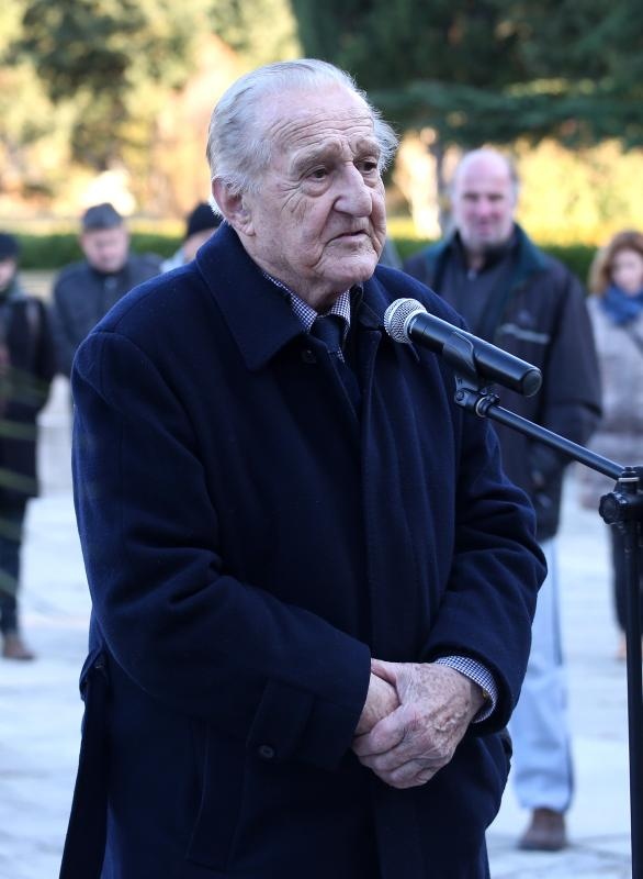 Posljednji ispraćaj velikog hrvatskog književnika Ive Brešana na šibenskom groblju Kvanj