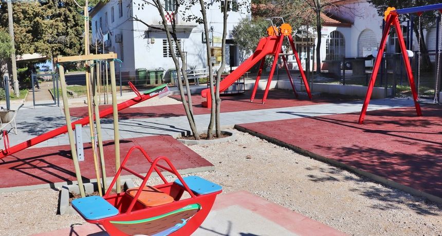 Završeni radovi na izgradnju dječjih igrališta u Lukoranu i Ugljanu