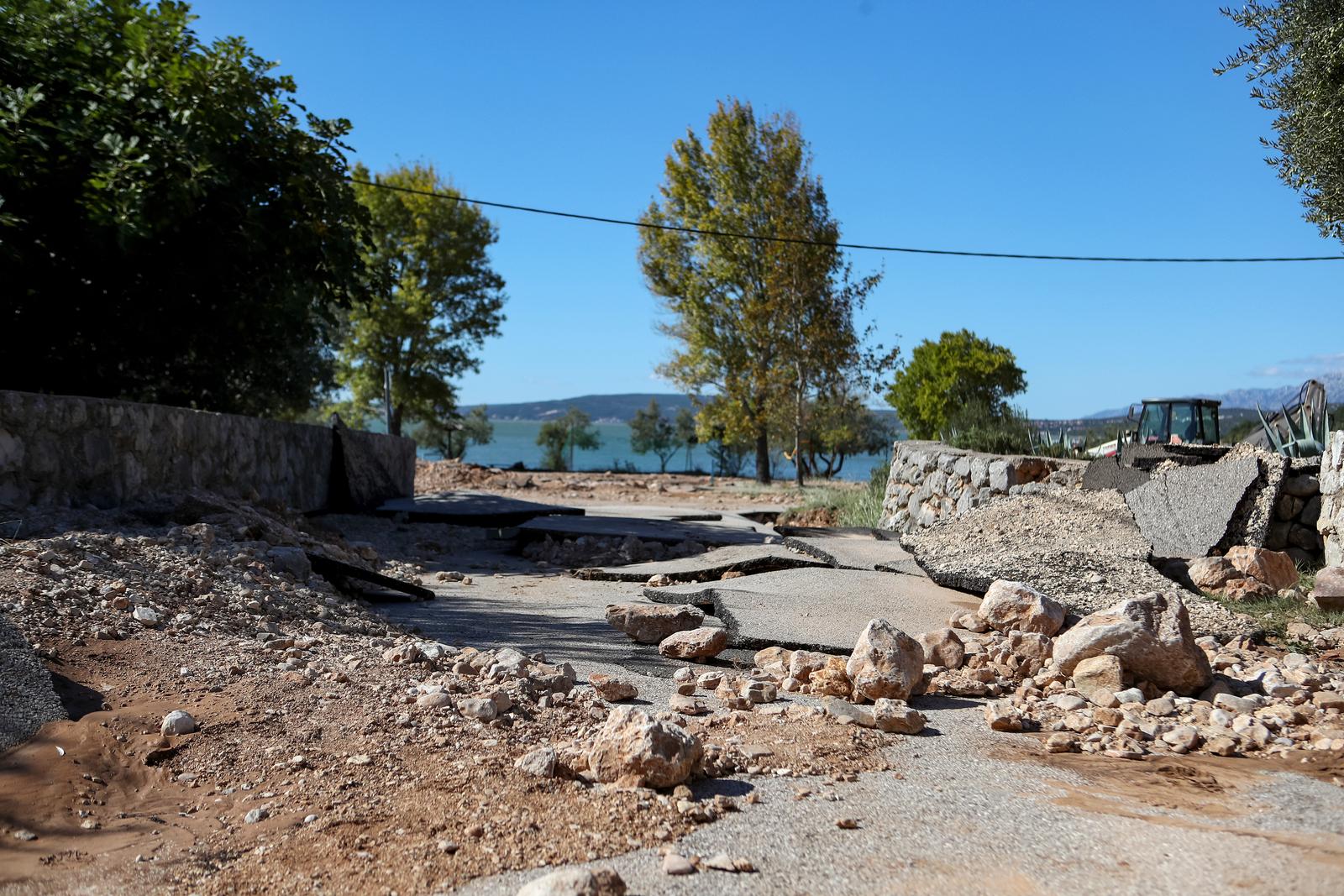 Katastrofalne posljedice bujične poplave u Mekoj Dragi Katastrofalne posljedice bujične poplave u Mekoj Dragi