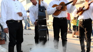 Zadar, 260510.
Sinoc je u Benkovcu odrzana peta po redu ravnokotarska fisijada, sudjelovalo je 43 natjecatelja iz cjele Hrvatske. 1. mjesto osvojila je ekipa Hrvatske Postanske banke,2. ekipa Nard iz Valpova i 3. mjesto ekipa Bilo mi je vrime iz Benkovca. Zadar, 260510.
Sinoc je u Benkovcu odrzana peta po redu ravnokotarska fisijada, sudjelovalo je 43 natjecatelja iz cjele Hrvatske. 1. mjesto osvojila je ekipa Hrvatske Postanske banke,2. ekipa Nard iz Valpova i 3. mjesto ekipa Bilo mi je vrime iz Benkovca.
