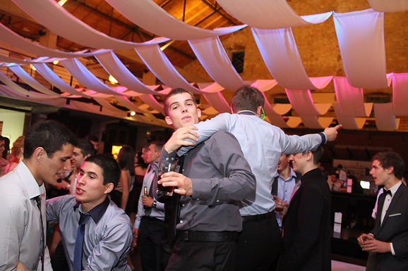 Maturalna večer Gimnazije Vladimira Nazora (foto:Saša Čuka) Maturalna večer Gimnazije Vladimira Nazora (foto:Saša Čuka)