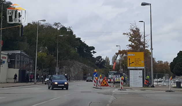 Jazine- radovi na ogradnom zidu uz more