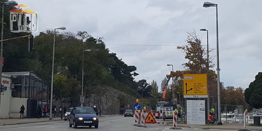 Jazine- radovi na ogradnom zidu uz more