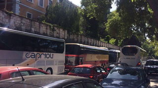 Svakodnevne situacije zadarskom na poluotoku: prometne nevolje zbog lošeg rješenja ukrcajno/iskrcajnih mjesta za turističke autobuse