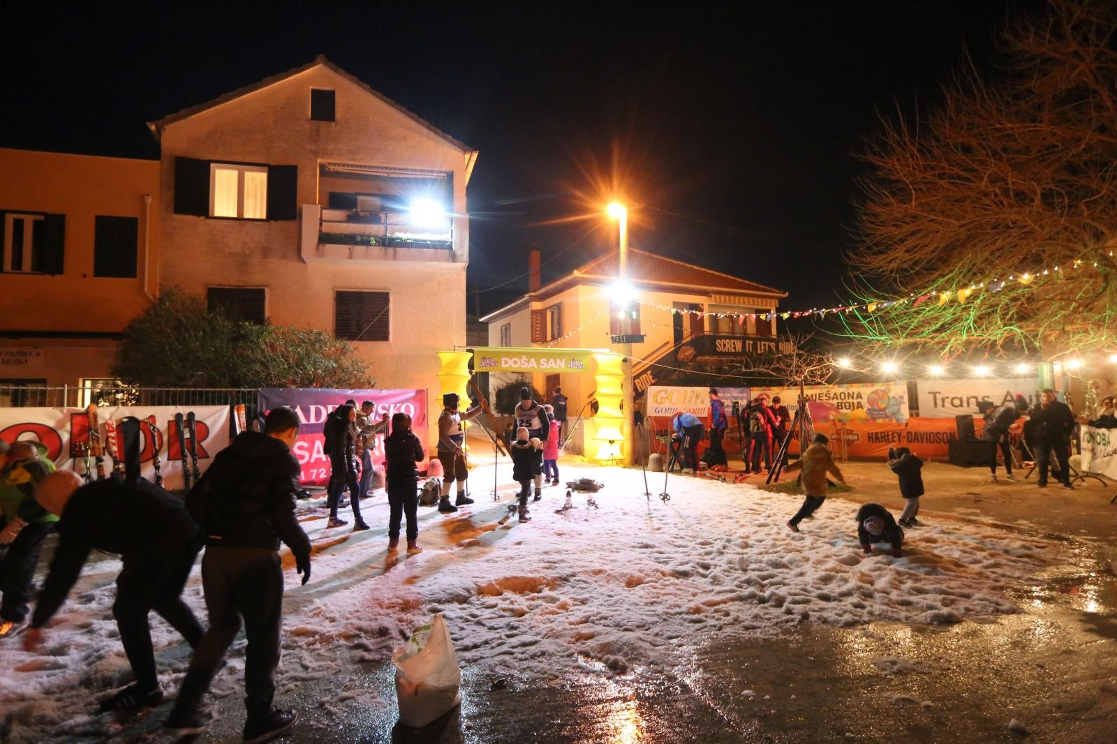 Svjetska atrakcija u Velom Ižu: Održana “Iška kraljica”- prva povijesna skijaška utrka na hrvatskim školjima Svjetska atrakcija u Velom Ižu: Održana “Iška kraljica”- prva povijesna skijaška utrka na hrvatskim školjima