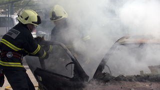 Zadar, 040511.
Povodom Dana vatrogasaca zadarski su vatrogasci izveli vjezbu gasenja pozara.
Na slici: detalj s vjezbe.
Foto: Vladimir Ivanov / Cropix