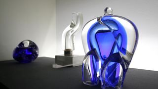 U Muzeju za umjetnost i obrt otvorena je izložba ” Transparentna ljepota – Staklo iz hrvatskih muzeja”. Transparentna ljepota rezultat je trogodišnjeg rada stručnjaka iz 30-tak hrvatskih muzeja. Uz postav dijela izložbe Transparentna ljepota u MUO, istodo