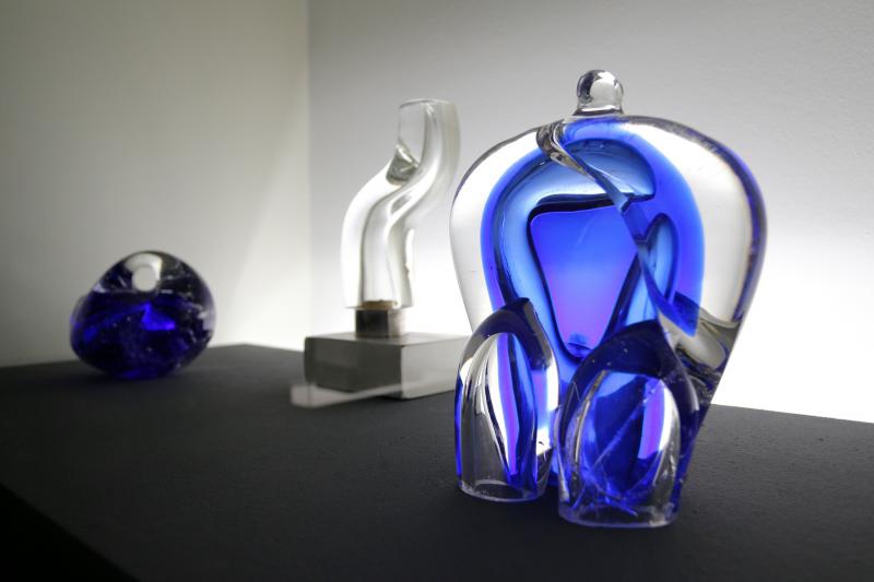 U Muzeju za umjetnost i obrt otvorena je izložba ” Transparentna ljepota – Staklo iz hrvatskih muzeja”. Transparentna ljepota rezultat je trogodišnjeg rada stručnjaka iz 30-tak hrvatskih muzeja. Uz postav dijela izložbe Transparentna ljepota u MUO, istodo