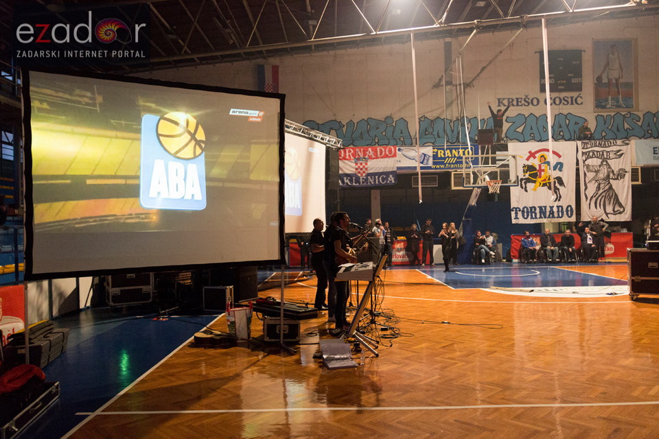 Humanitarno gledanje utakmice Zadar-Cibona u Jazinama Humanitarno gledanje utakmice Zadar-Cibona u Jazinama
