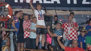 Svečani doček zadarskih Vatrenih: Jedrenjakom Branimir plovili od Gradskog mosta do gata na zadarskoj rivi