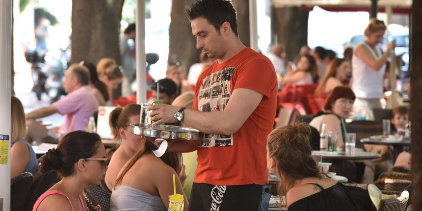 Konobar, sezonci Konobar, sezonci