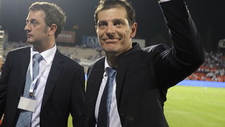 Tel Aviv, 091010. Ramat-Gan Stadion. Kvalifikacijska nogometna utakmica grupe F izmedju Izraela i Hrvatske za Euro 2012 u Poljskoj i Ukrajini. Na slici: Slaven Bilic slavi nakon pobjede, pored njega se nalazi Davor Gavran. Foto: Drago Sopta / CROPIX