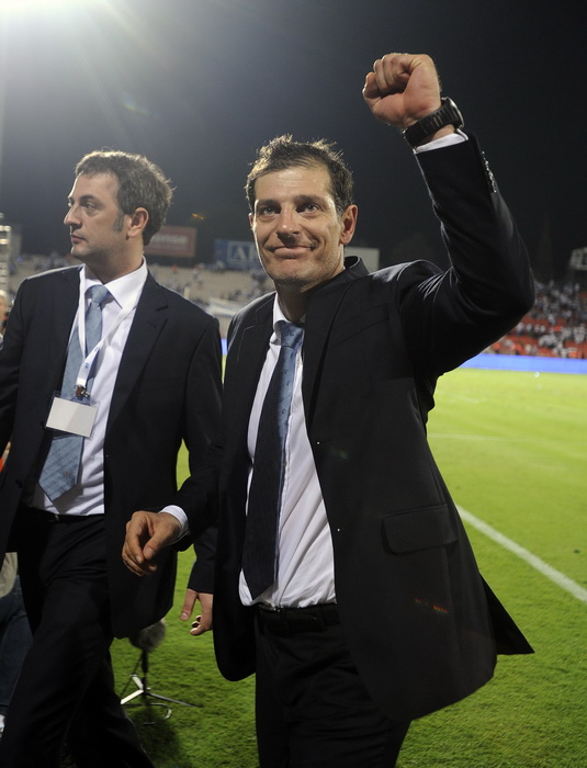 Tel Aviv, 091010. Ramat-Gan Stadion. Kvalifikacijska nogometna utakmica grupe F izmedju Izraela i Hrvatske za Euro 2012 u Poljskoj i Ukrajini. Na slici: Slaven Bilic slavi nakon pobjede, pored njega se nalazi Davor Gavran. Foto: Drago Sopta / CROPIX