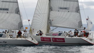 Split, 170909.
23. Aci Match Race Cup 2009 u Splitu, drugi dan jedrenja podno Sustipana.
Na fotografiji: Karlo Kuret zbog prekrsaja je morao napraviti krug oko plutace i time izgubio dragocijeno vrijeme.
Foto: Jadran Babic / CROPIX