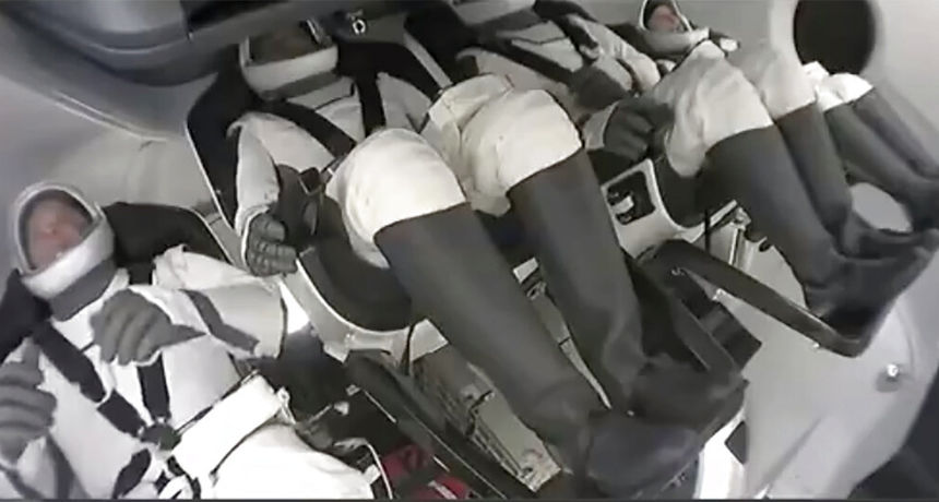 Raketni brod SpaceX uzletio je u srijedu s Floride s prvom potpuno civilnom posadom Raketni brod SpaceX uzletio je u srijedu s Floride s prvom potpuno civilnom posadom
