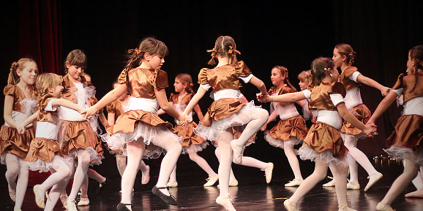 “Plesna čestitka” (foto:Saša Čuka)