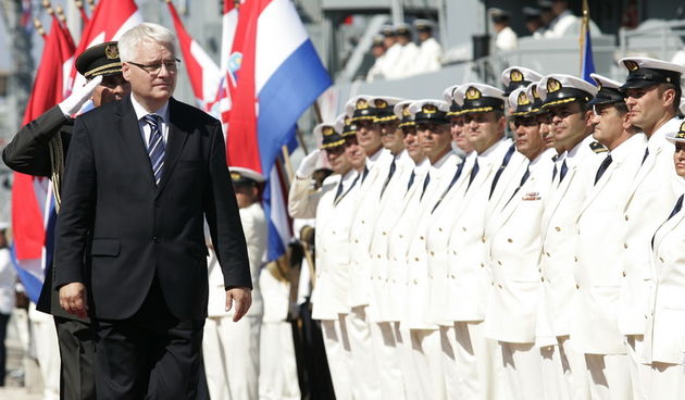 Split, 160911.
Povodom 20-te godisnjice osnutka Hrvatske ratne mornarice sredisnja proslava odrzana je u Pomorskoj bazi Lora. Svecanosti su nazocili predsjednik Ivo Josipovic i premijerka Jadranka Kosor.
Foto: Jakov Prkic / Cropix