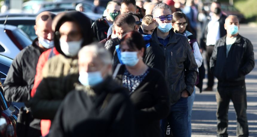 Velike gužve u Sarajevu za cijepljenje nakon što je stiglo Pfizer cjepivo Velike gužve u Sarajevu za cijepljenje nakon što je stiglo Pfizer cjepivo