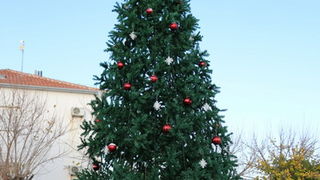 Paljenjem prve adventske svijeće i prigodnim zabavnim programom započela manifestacija Advent na otoku Viru