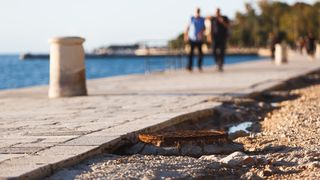 Dio zadarske rive urušio se nakon tijekom jučerašnjeg nevremena