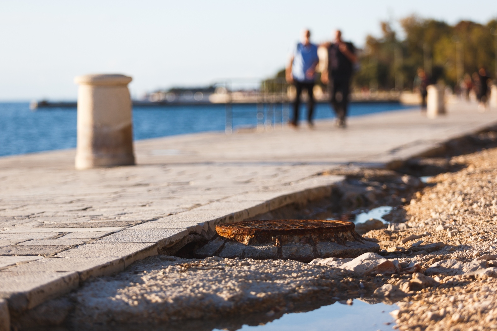 Dio zadarske rive urušio se nakon tijekom jučerašnjeg nevremena