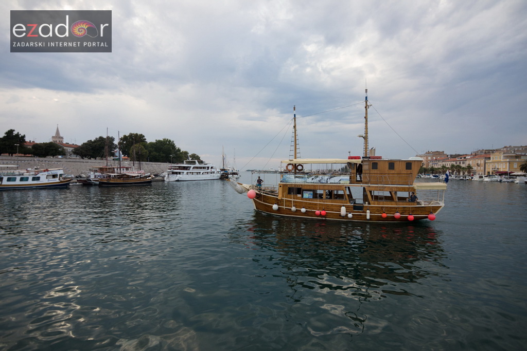 6. “Jadranov veslački dvoboj” osmeraca u uvali Jazine 6. “Jadranov veslački dvoboj” osmeraca u uvali Jazine