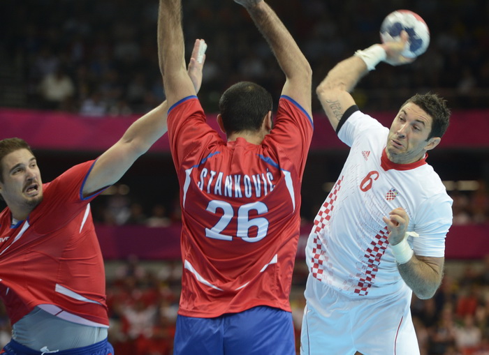 London, 310712.
Dvorana Copper Box.
Hrvatska muska rukometna reprezentacija igra utakmicu 2. kolo u skupini B protiv Srbije tokom Olimpijskih Igra u Londonu.
Na fotografiji: Blazenko Lackovic sa loptom.
Foto: Drago Sopta / CROPIX