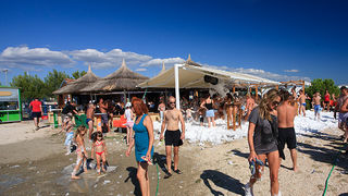 Odbojkaški turnir i pjena party u Bibnjama, foto: Leo Banić