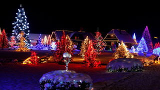 Cazma, 161209.
Grabovnica pokraj Cazme – Bozicna prica obitelji Salaj.
Zlatko Salaj ukrasio je i ove godine cijelo imanje s oko 1 milijun lampica. 
Za posjetitelje ce imanje biti otvoreno od subote 19.12. – 06. sijecnja od 17 h -21h.
Foto: Goran Mehkek /