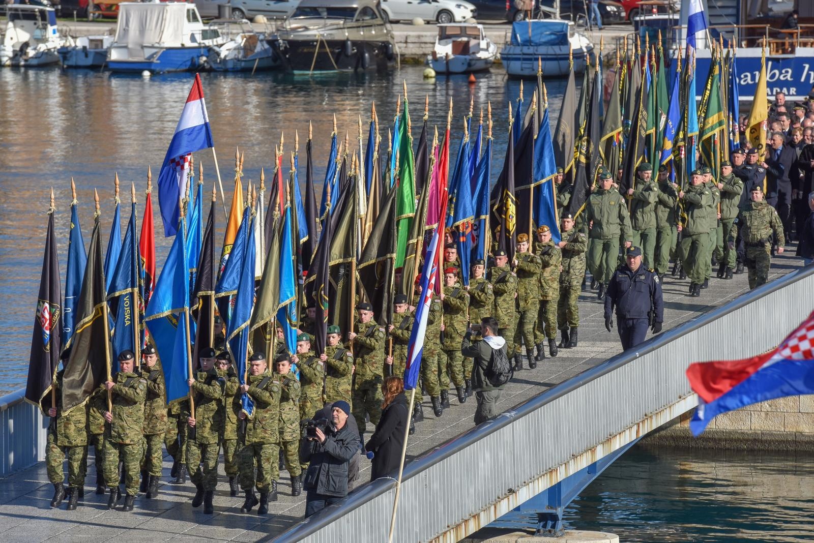 Mimohod ratnih postrojbi u Zadru