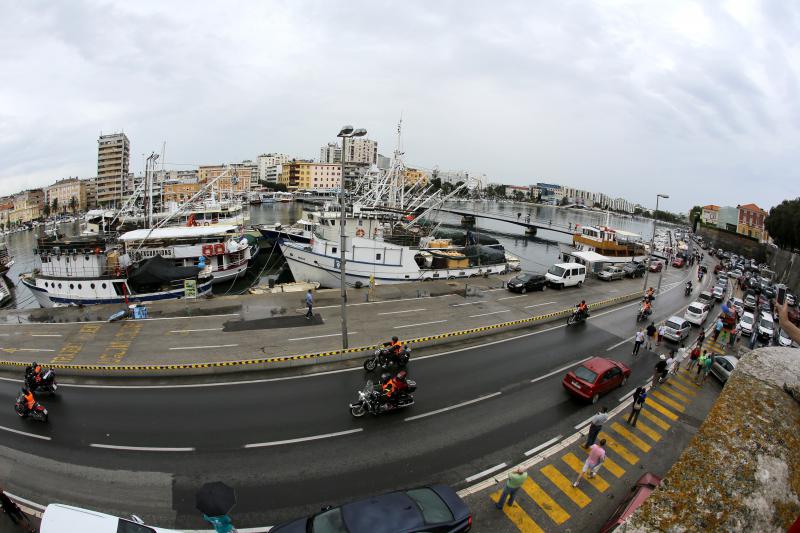 Veliki ocekivani defile od nekoliko tisuca Harley bikera ipak se sveo na brojku od svega par stotina zbog loseg vremena. Photo: Filip Brala/PIXSELL Veliki ocekivani defile od nekoliko tisuca Harley bikera ipak se sveo na brojku od svega par stotina zbog loseg vremena. Photo: Filip Brala/PIXSELL
