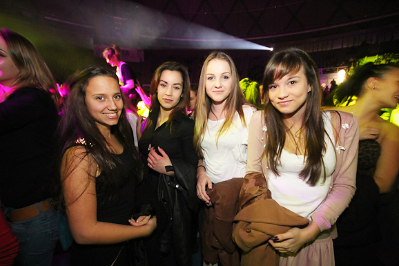 Karlovačko live 2012: Tony Cetinski na Višnjiku (foto:Saša Čuka) Karlovačko live 2012: Tony Cetinski na Višnjiku (foto:Saša Čuka)