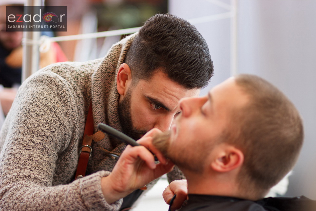 Đir po gradu, subotnja špica 2. prosinca 2017. Đir po gradu, subotnja špica 2. prosinca 2017.