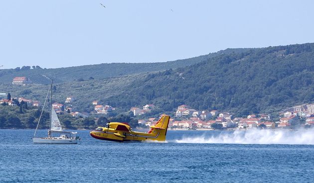 Borbeni helikopter, preleti kanaderi i Krila Oluje – Obilježen Dan državnosti i Dan Oružanih snaga