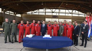 Krstičević poželio Krilima Oluje dobrodošlicu nakon nastupa u Belgiji i čestitao im jubilarni 200. nastup Krstičević poželio Krilima Oluje dobrodošlicu nakon nastupa u Belgiji i čestitao im jubilarni 200. nastup