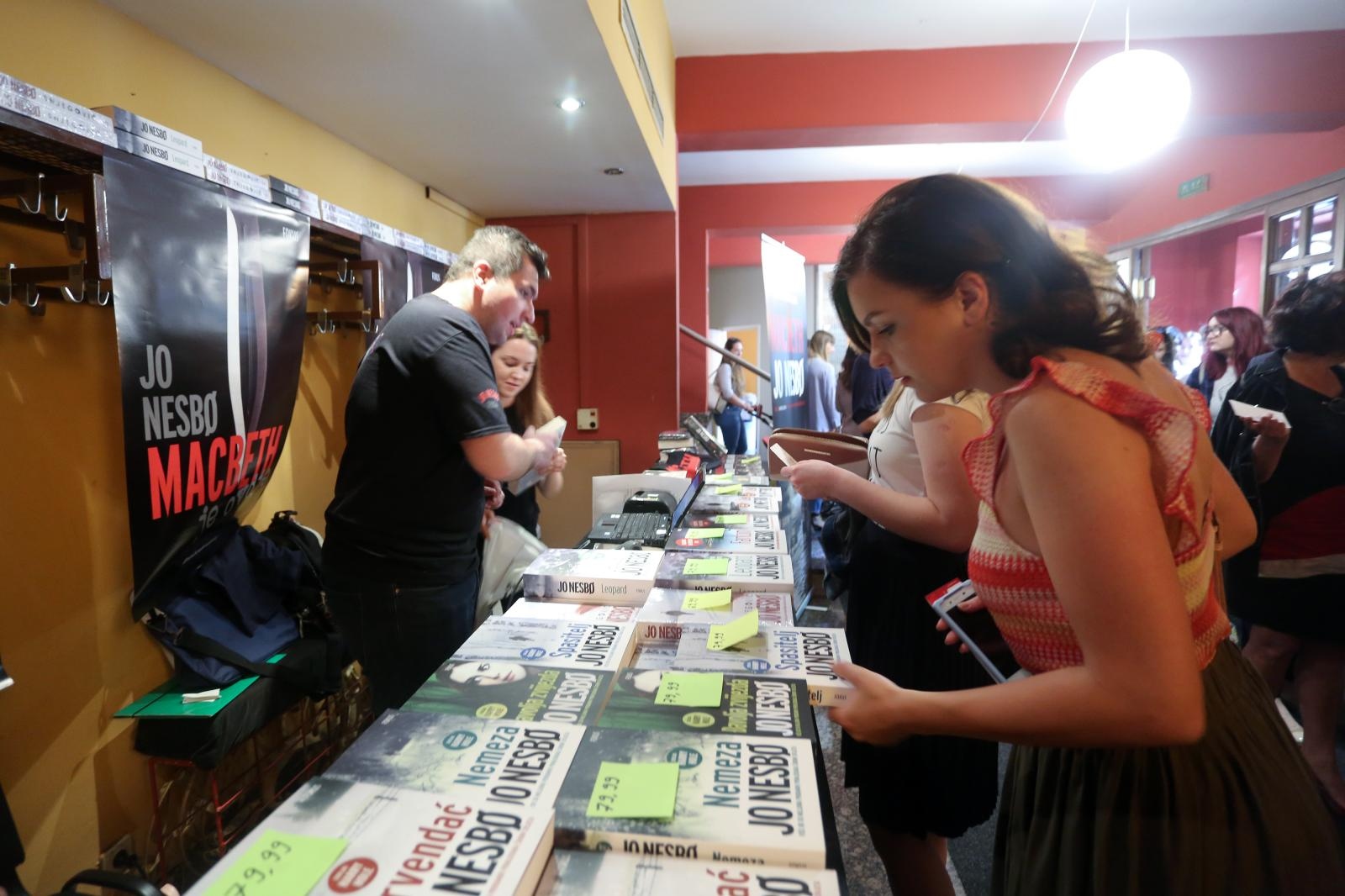 Književna zvijezda Jo Nesbo predstavio svoj novi roman Machbeth Književna zvijezda Jo Nesbo predstavio svoj novi roman Machbeth