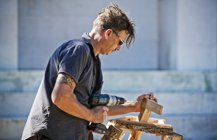 Zagreb, 280812.
Britanski umjetnicki kolektiv Giant Robots koji od danas pa do 9. rujna boravi u Zagrebu izradit ce dosad najvecu privremenu skulpturu od otpadnog drveta na javnom prostoru u Hrvatskoj koja ce na Galeriji Bacva (zgrada Hrvatskog drustva li