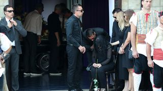 Posljednji ispraćaj Olivera Dragojevića na groblju Sveti Roko u Veloj Luci Posljednji ispraćaj Olivera Dragojevića na groblju Sveti Roko u Veloj Luci