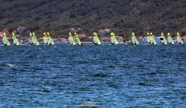 Jedrenje: SP klase 49er – drugi dan 8. svibnnja 2012,  Foto: Leonard Kvarantan