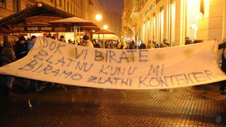 Zagreb, 020311. 
Novi, cetvrti po redu, protuvladin prosvjed tzv. facebook grupe zapoceo je veceras na Cvjetnom trgu. 
Foto: Damir Krajac / Cropix