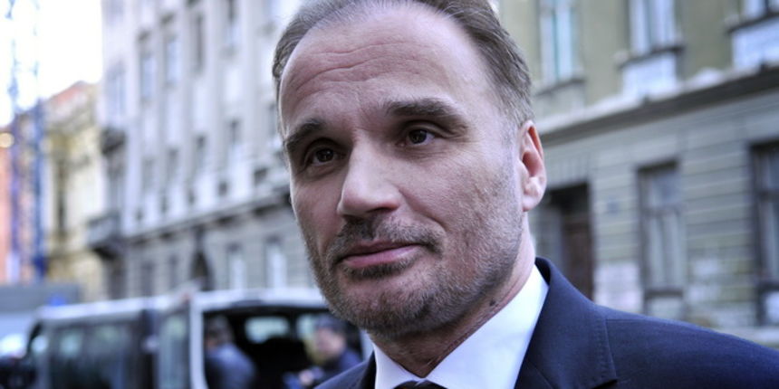 Zagreb, 300310. Drzavno odvjetnistvo, Gajeva ulica. Odvjetnik Damira Polanceca Ante Nobilo dolazi u Drzavno odvjetnistvo nakon sto je policija dovela danas uhicenog bivseg potpredsjednika Vlade Damira Polanceca. Foto: Boris Kovacev / CROPIX Zagreb, 300310. Drzavno odvjetnistvo, Gajeva ulica. Odvjetnik Damira Polanceca Ante Nobilo dolazi u Drzavno odvjetnistvo nakon sto je policija dovela danas uhicenog bivseg potpredsjednika Vlade Damira Polanceca. Foto: Boris Kovacev / CROPIX